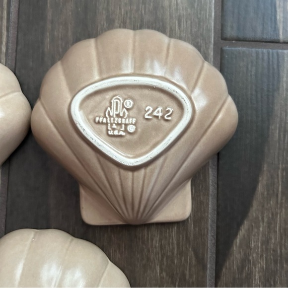 VTG Pfaltzgraff Yorktowne 242 USA Shell Bowls in Tan Set of 3 - Picture 5 of 5